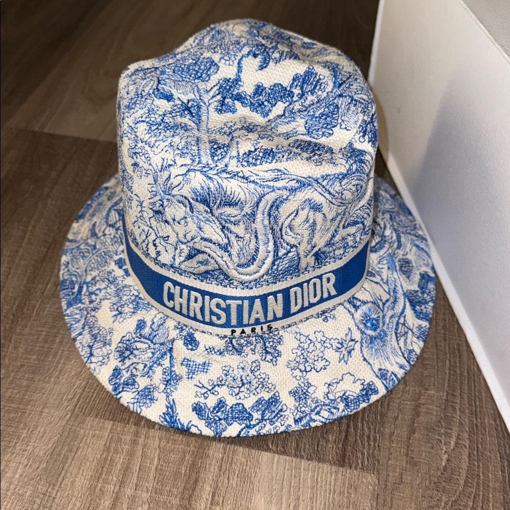 💙 💯 AUTH CHRISTIAN DIOR BLUE WHITE PRINT BUCKET HAT NWOT 💙